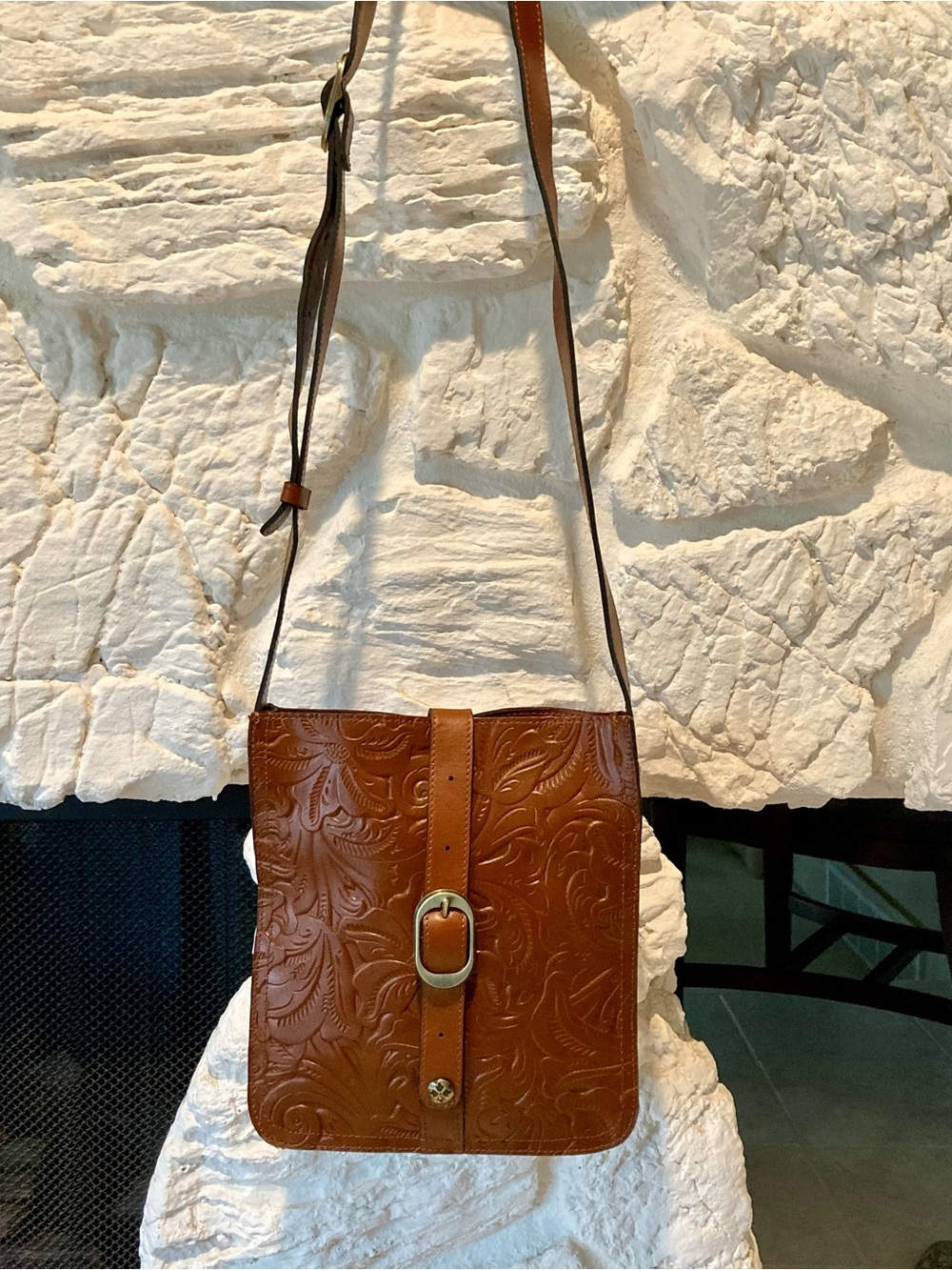 NWOT w/dust bag/registration card Patricia Nash Venezia tooled leather crossbody